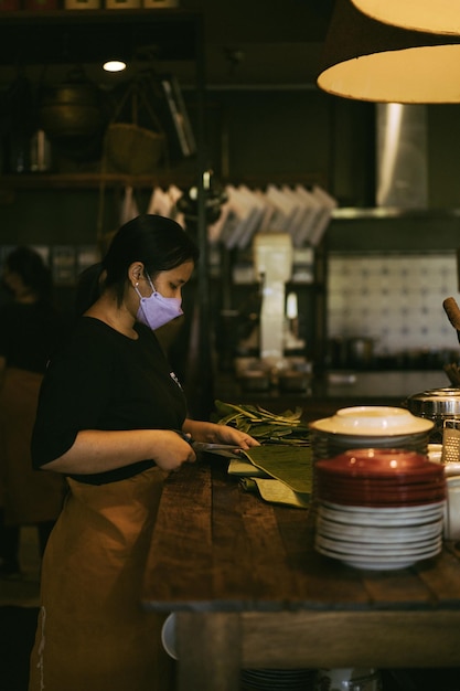 节日家宴如何搭配熟食：鸡鸭猪蹄组合更省备餐时间