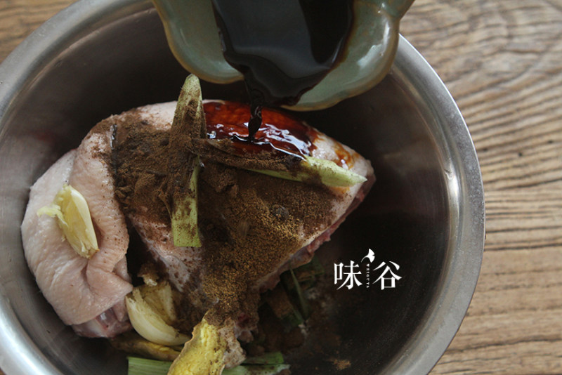家庭聚餐熟食怎么摆盘：切块、配色与分量安排技巧